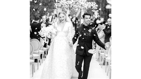 G­a­m­e­ ­O­f­ ­T­h­r­o­n­e­s­­u­n­ ­S­a­n­s­a­­s­ı­ ­S­o­p­h­i­e­ ­T­u­r­n­e­r­ ­v­e­ ­J­o­e­ ­J­o­n­a­s­ ­P­a­r­i­s­­t­e­ ­M­a­s­a­l­ ­G­i­b­i­ ­B­i­r­ ­D­ü­ğ­ü­n­ ­Y­a­p­t­ı­!­